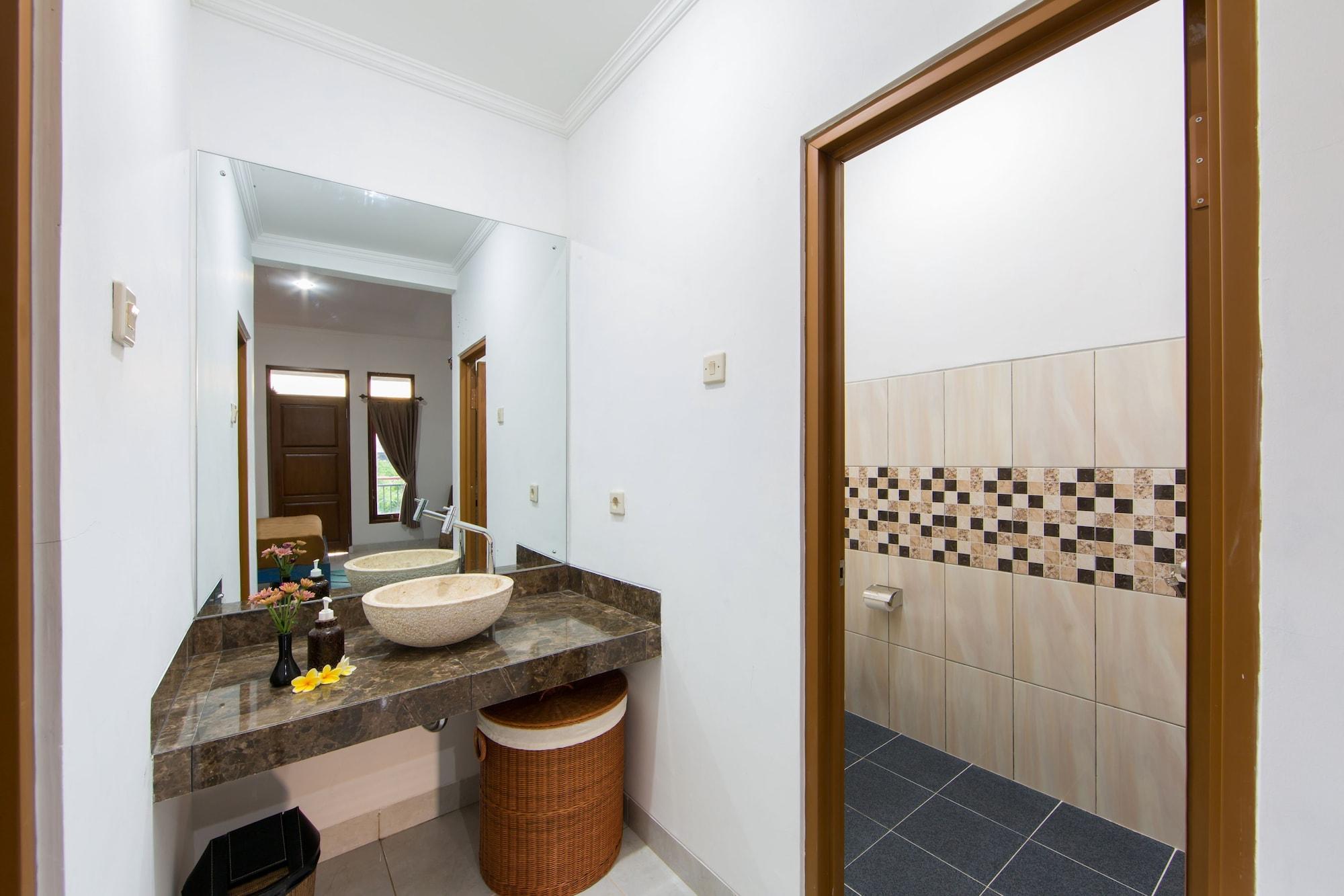 Bening House And Spa Seminyak  Bagian luar foto